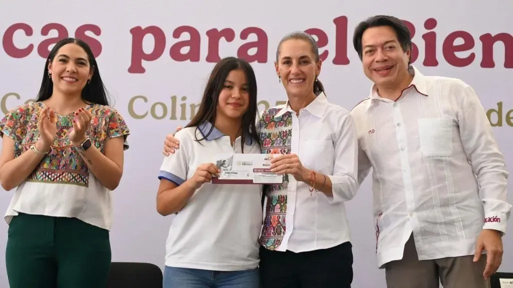 Becas abren paso a 400 mil jóvenes más hacia la preparatoria: Sheinbaum