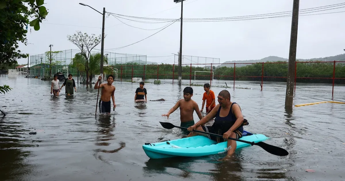 EN VIVO | Clima en CDMX y resto de México hoy lunes 12 de octubre: Huracán Simón se mantiene en categoría 3 a 75 km de Cabo Corrientes, Jalisco