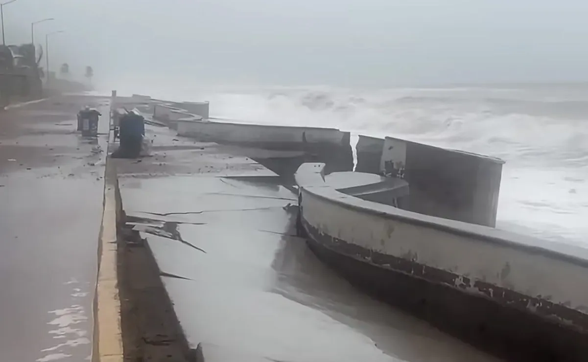 Fuerte oleaje provoca daño estructural en malecón en playa de Sinaloa; mantienen atención a comunidades afectadas por lluvias