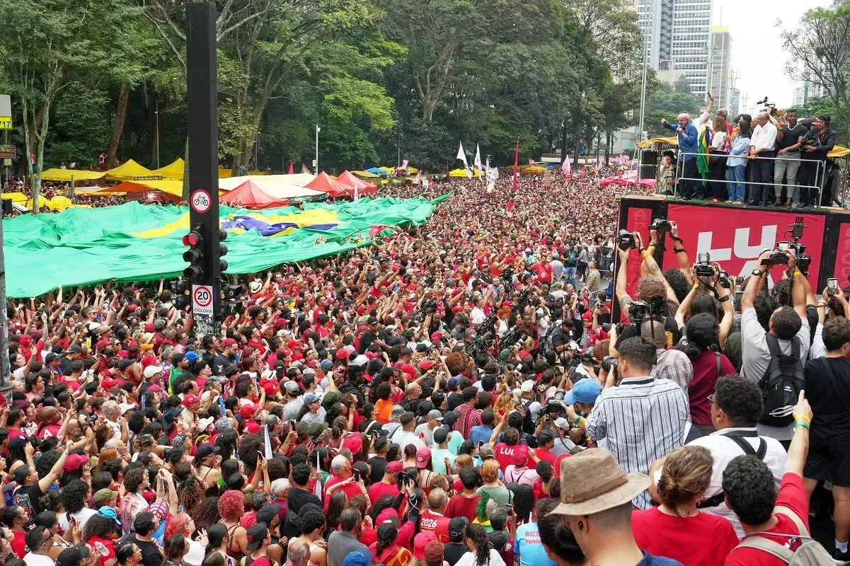 Izquierda brasileña sale a las calles para impulsar remontada de Lula; "no podemos permitir que los ladrones vuelvan a gobernar"