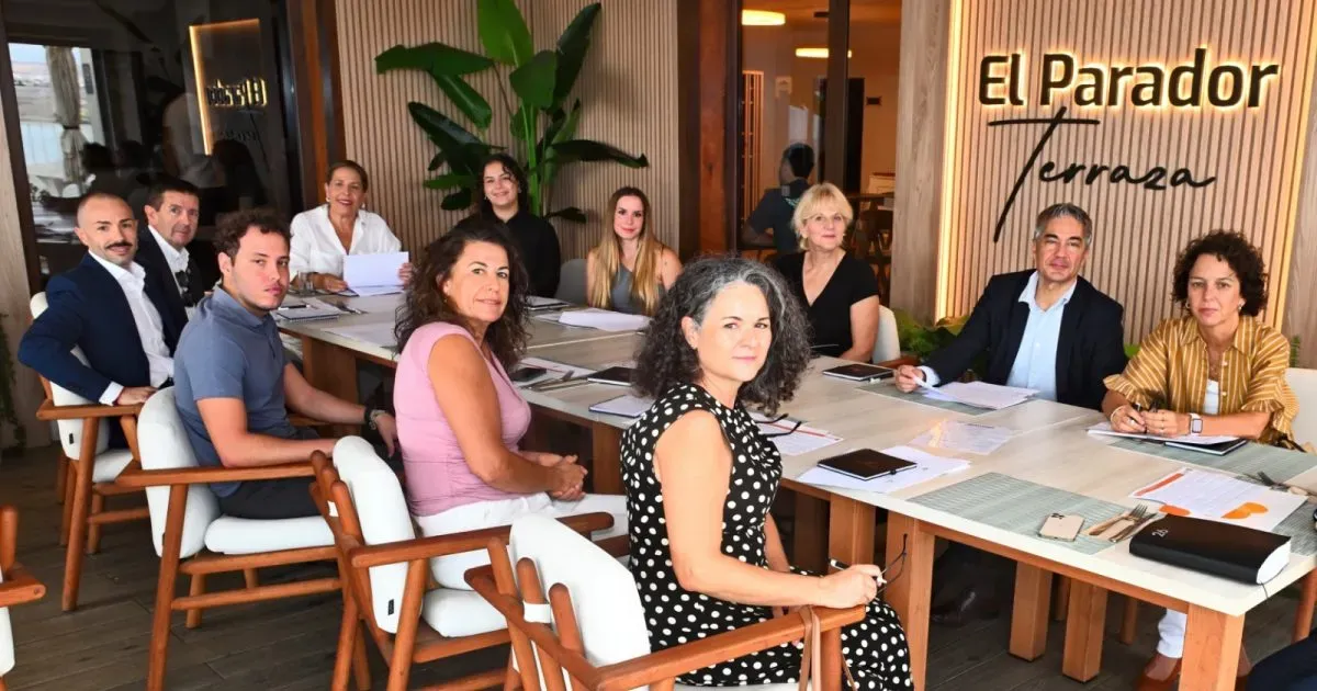 La promoción turística de 2027 se organiza en Fuerteventura junto al sector hotelero.