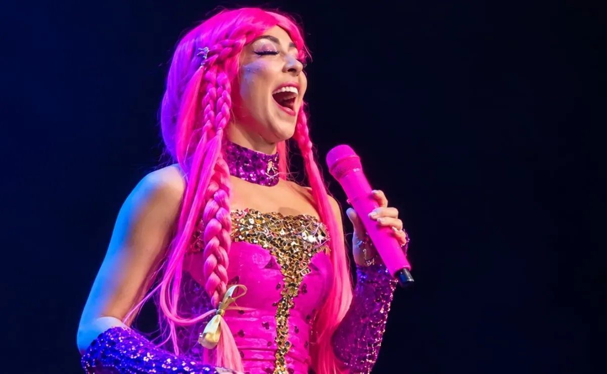 Miles de Luli Pampín hechizan la Arena CDMX… y hasta a sus papás