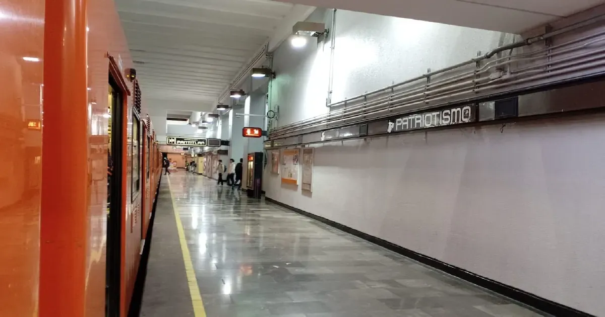 ¿Qué está pasando en el Metro y Metrobús hoy 23 de octubre? Suspenden servicio del tren ligero por manifestantes
