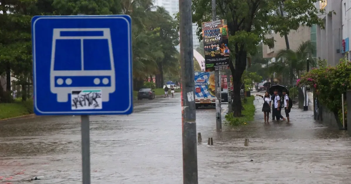 ‘Simón’ se convierte en huracán categoría 1: Se prevén lluvias torrenciales en Guerrero y Michoacán