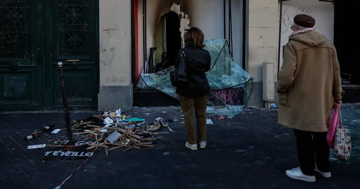 Toque de queda en Francia por protestas: Piden a Amazon bloquear venta de artículos robados en disturbios
