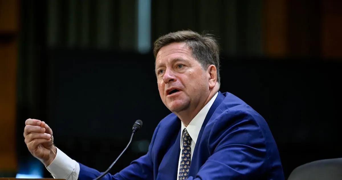Trump ya tiene zar de la IA: Designa a Jay Clayton para encabezar la ‘Fuerza de Superinteligencia’