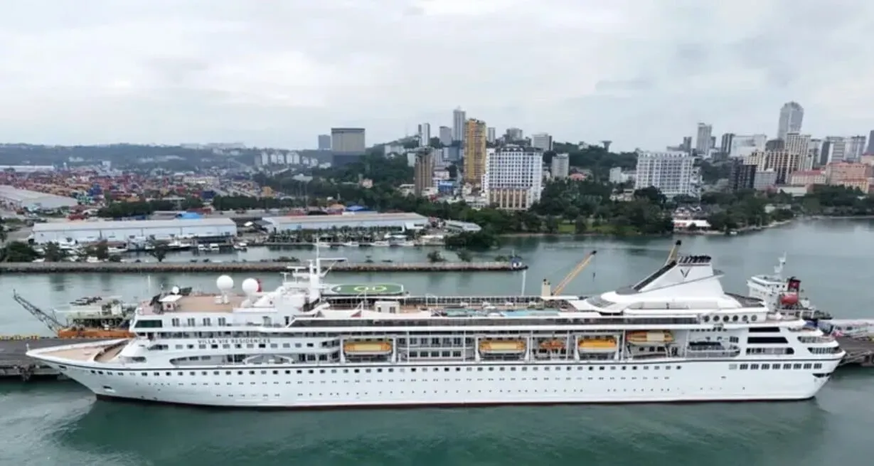 Un crucero de lujo interrumpió su ruta debido al incremento de los precios del combustible, dejando a 200 viajeros atrapados en el puerto.