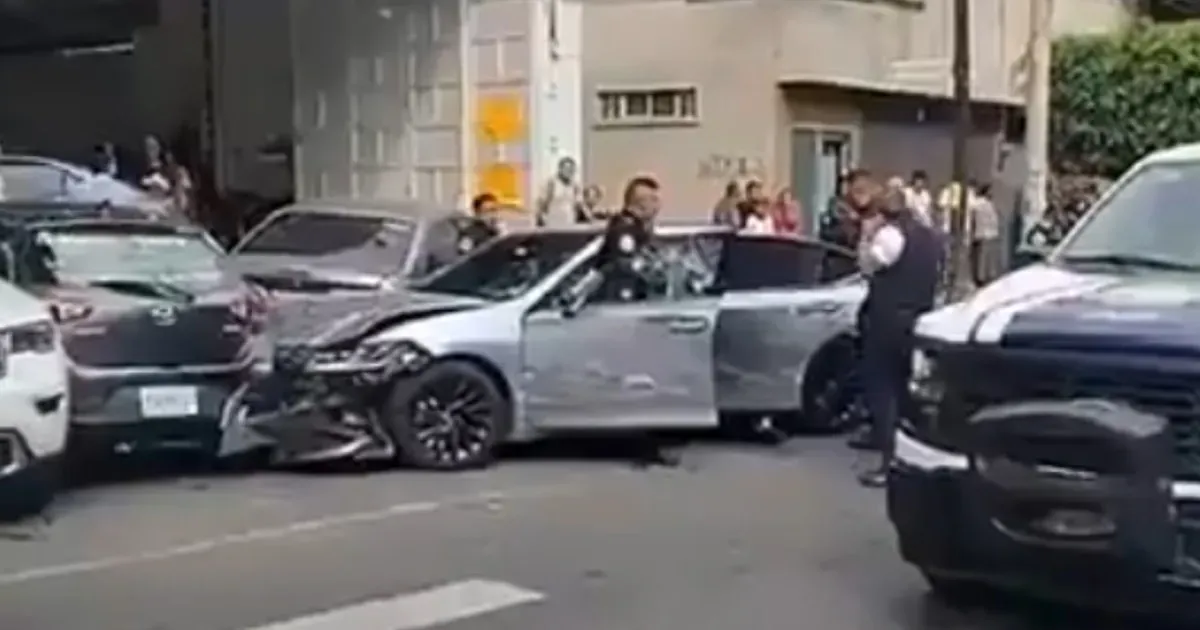 Un extranjero y su acompañante, las víctimas del ataque a balazos contra un auto de lujo en Azcapotzalco