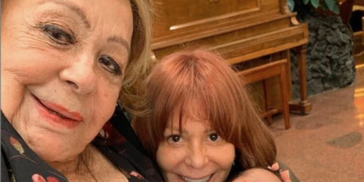 Alejandra Guzmán y Silvia Pinal se someten a unos "arreglitos" en el rostro. Foto: Instagram