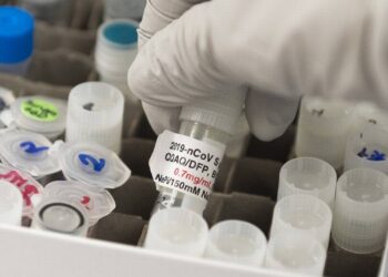 Alertan sobre desconfianza hacia la vacuna contra Covid-19