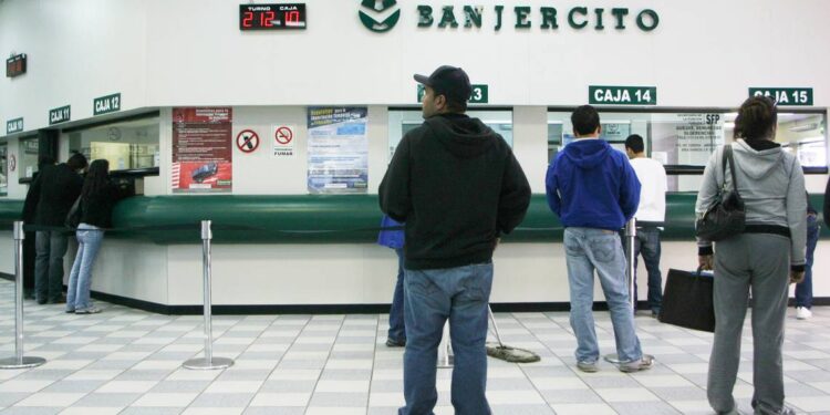 Banjercito reconoce falta de cajeros y construirá 44 más este año
