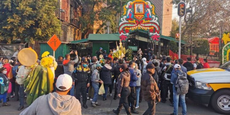 CDMX: permiten a devotos de San Judas entrar a San Hiplito pese a repunte de covid-19
