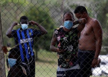 CNDH denuncia riesgos de contagio por Covid en estaciones migratorias