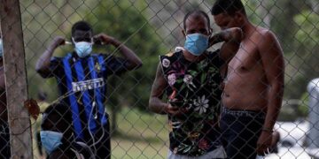CNDH denuncia riesgos de contagio por Covid en estaciones migratorias