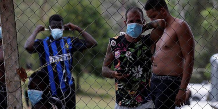 CNDH denuncia riesgos de contagio por Covid en estaciones migratorias