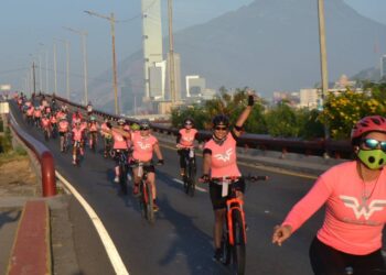 Deportiva Monterrey se pinta de rosa con ciclistas