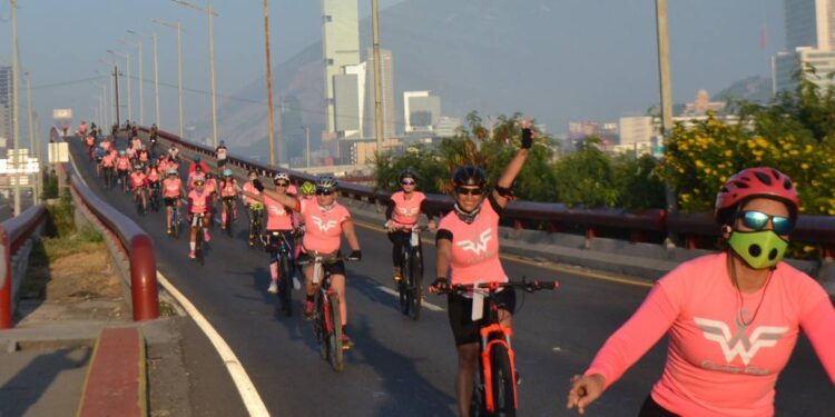 Deportiva Monterrey se pinta de rosa con ciclistas