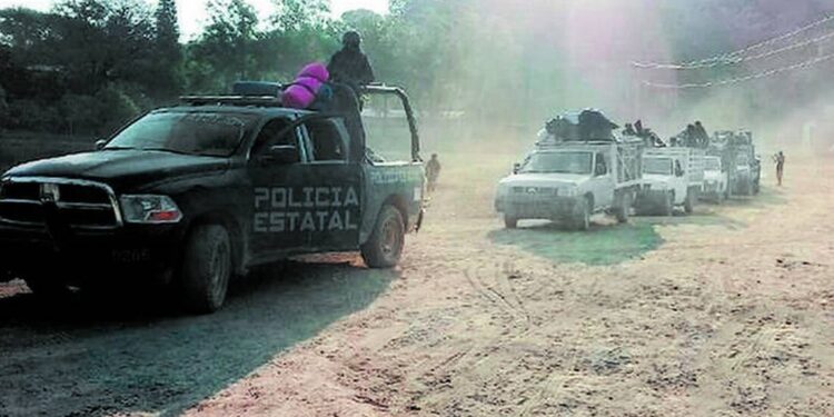 Desplazados por el crimen regresan a su pueblo en Guerrero
