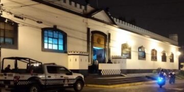 Detienen a comerciante por "extorsionador" y muere en cuartel policiaco
