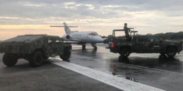 El Ejrcito asegura aeronave en QR con tonelada y media de cocana