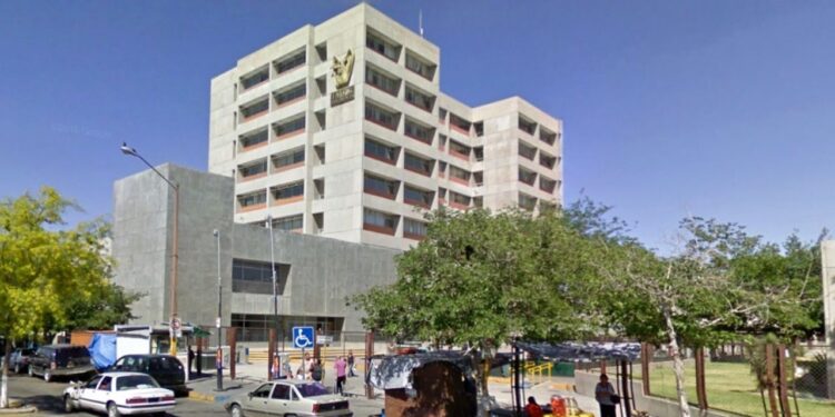 El gobierno afirma que hay capacidad hospitalaria en Chihuahua pese a rebrote de covid-19