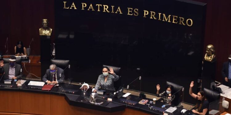 En maratónica sesión senadores eliminan fideicomisos, dictamen va al Ejecutivo