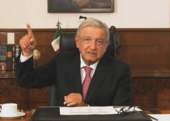 Esos impuestos ya no se los roba nadie, dice AMLO a empresarios