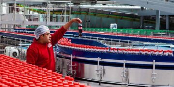 Ingresos de Coca-Cola FEMSA moderan su caída en el tercer trimestre