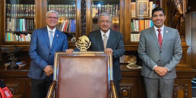Jaime Bonilla lleva ante AMLO a candidato a sucederlo en BC