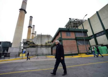 No habrá marcha atrás en política energética, dice AMLO