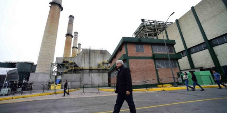 No habrá marcha atrás en política energética, dice AMLO