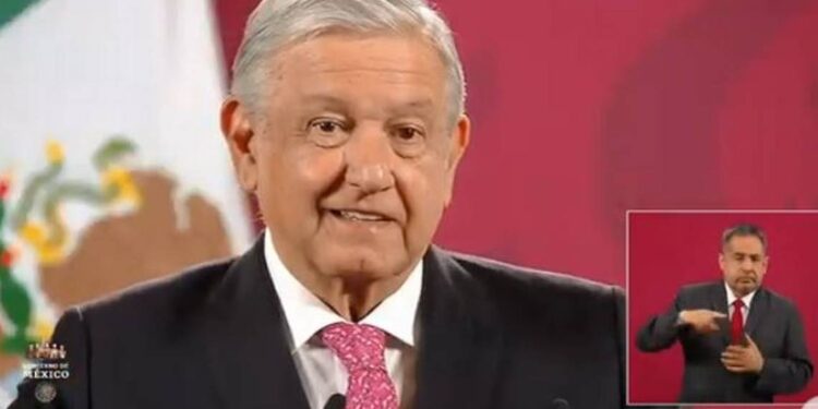 Pagan justos por pecadores: AMLO va contra outsourcing en México