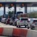 Pese a covid-19, turistas abarrotan caseta rumbo a Acapulco