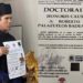 Roberto Palazuelos no aguanta burlas ¡Borra fotos de su Doctorado Honoris Causa!