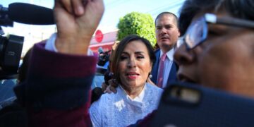 Robles denuncia que la FGR quiere que acuse a "excolegas" para recuperar su libertad