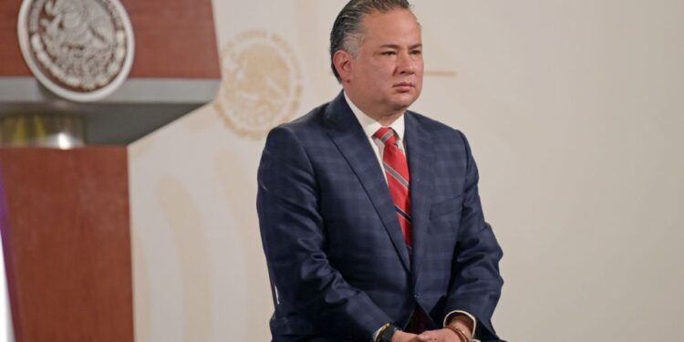 Santiago Nieto no ir por la gubernatura de Quertaro; permanecer en la UIF