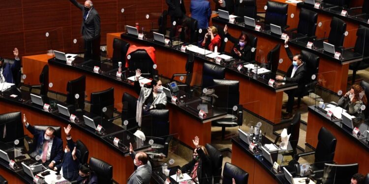 Senado aprueba traspaso de puertos de SCT a la Marina