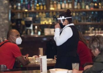 Suman hoteles y restaurantes más de 281 mil despidos por pandemia