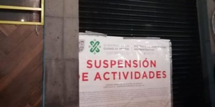 Suspenden dos bares de la CDMX por no respetar las medidas de sana distancia