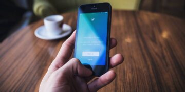 Twitter rechaza reforma en EU que los detiene en eliminar discursos de odio