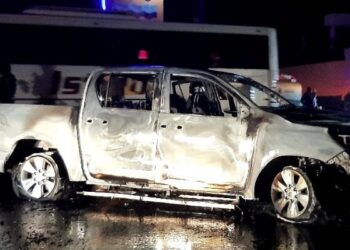 Vuelven narcobloqueos a Veracruz: CJNG incendia autos, camionetas y un autobús