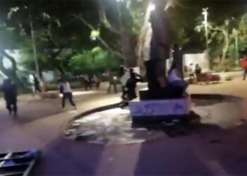 A balazos, policía de Cancún dispersa protesta feminista