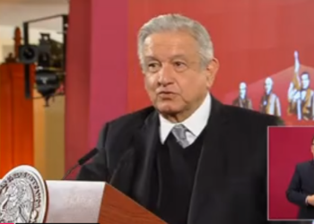 AMLO pide evitar "monarquías sexenales"