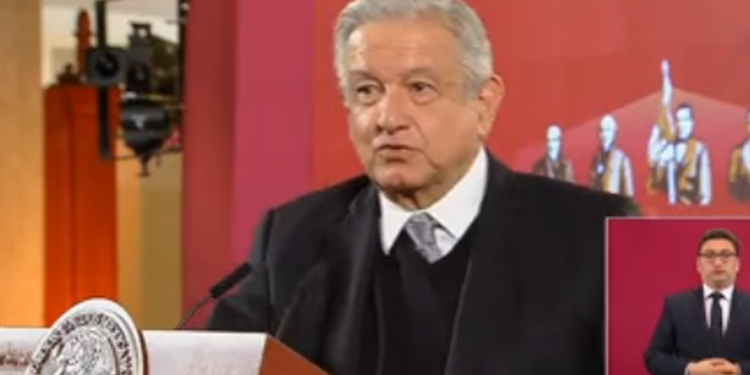 AMLO pide evitar "monarquías sexenales"