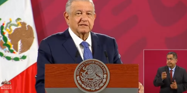 AMLO presume ausencia de devaluaciones y buena recaudación