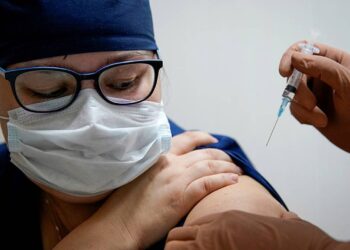 Así funcionan los ensayos clínicos de vacunas contra Covid-19