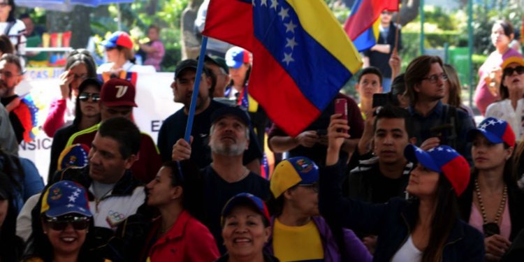 Aumenta llegada de venezolanos a México; sufren discriminación, acusan
