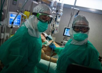 Basificación para trabajadores de la salud está garantizada: AMLO