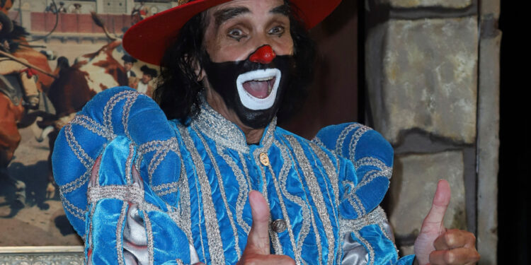 Cepillín se declara invencible al covid-19: "no me matará". Foto: Getty Images