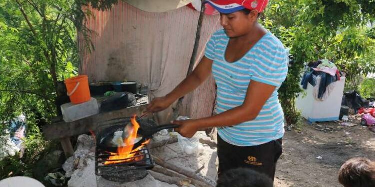 Con 120 pesos diarios sobrevive familia de siete integrantes en Tuxtla